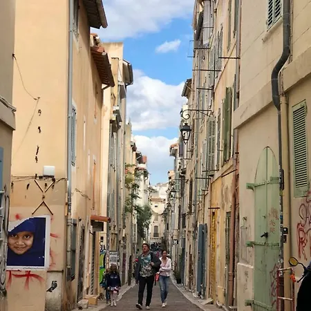 Sous Le Clocher Apartamento