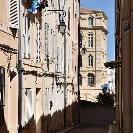 Sous Le Clocher Apartamento
