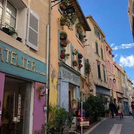 Sous Le Clocher Marsella